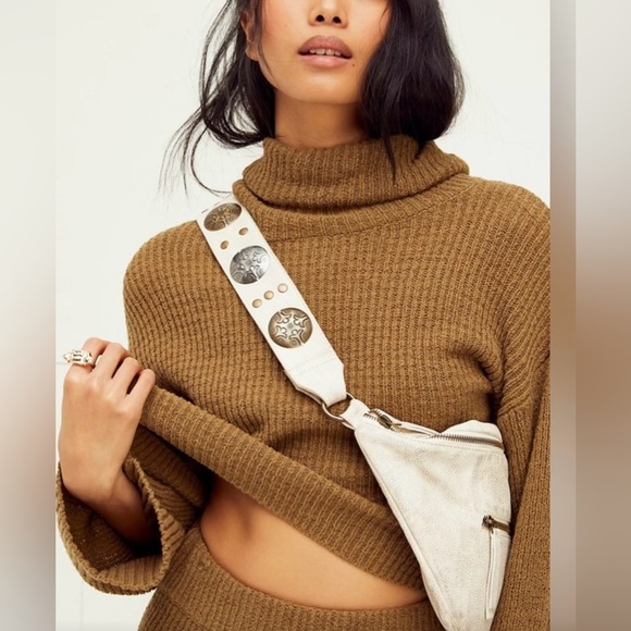 Final Markdown NWT free people distressed white wilder sling bag $98 - Picture 4 of 4